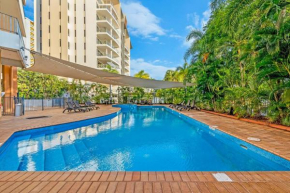 'Esplanade Ease' A Resort Balcony Pad with Pool, Darwin